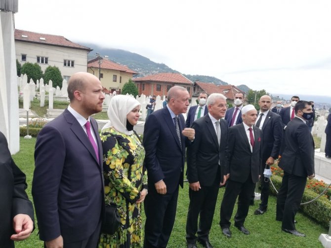Cumhurbaşkanı Erdoğan, Aliya İzzetbegoviç’in kabrini ziyaret etti