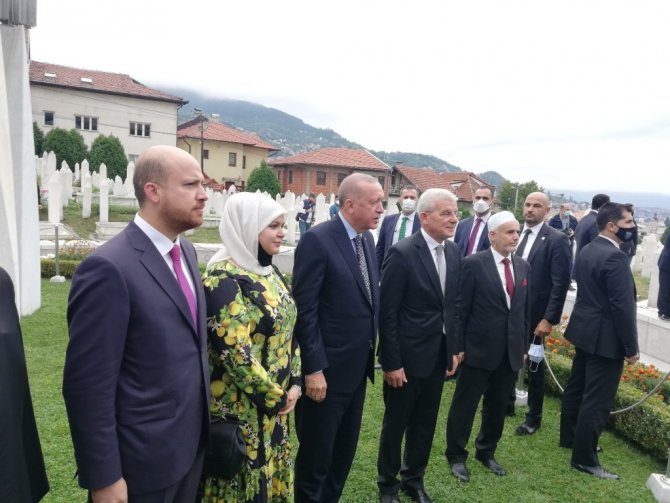 Cumhurbaşkanı Erdoğan, Aliya İzzetbegoviç’in kabrini ziyaret etti