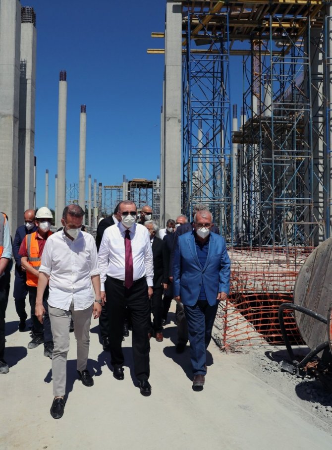 Cumhurbaşkanı Erdoğan, Barbaros Hayrettin Paşa Camii inşaatında incelemelerde bulundu