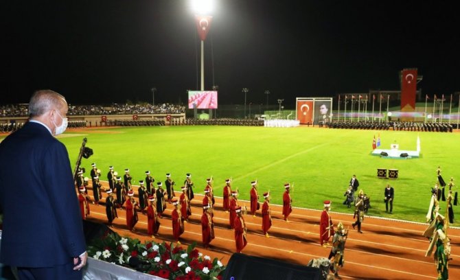 Cumhurbaşkanı Erdoğan: “Bu milleti millet yapan zaferleri yarıştırmak kimsenin haddi değil”