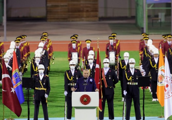 Cumhurbaşkanı Erdoğan: “Bu milleti millet yapan zaferleri yarıştırmak kimsenin haddi değil”