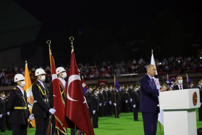 Cumhurbaşkanı Erdoğan: “Bu milleti millet yapan zaferleri yarıştırmak kimsenin haddi değil”