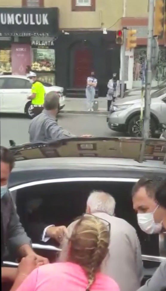 Cumhurbaşkanı Erdoğan Çengelköy’de vatandaşlarla sohbet etti