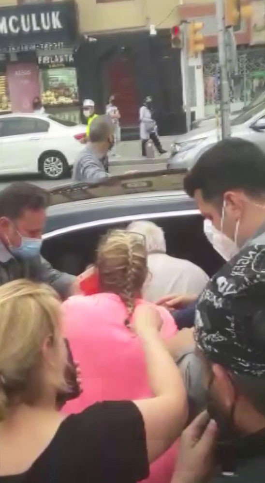 Cumhurbaşkanı Erdoğan Çengelköy’de vatandaşlarla sohbet etti