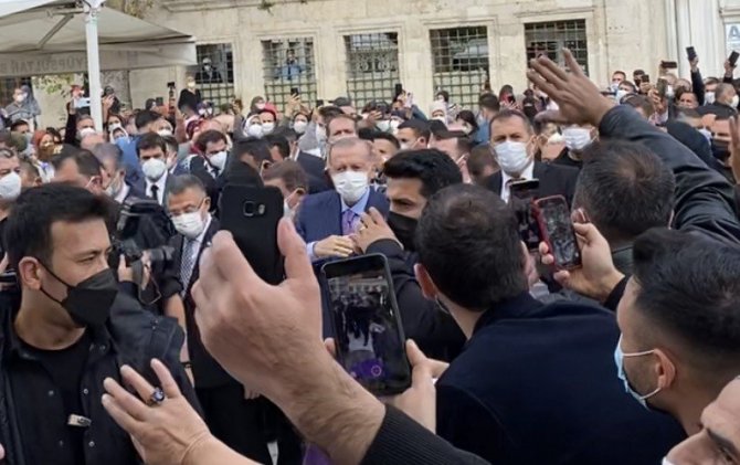 Cumhurbaşkanı Erdoğan, cuma namazını Eyüp Sultan Camii’nde kıldı