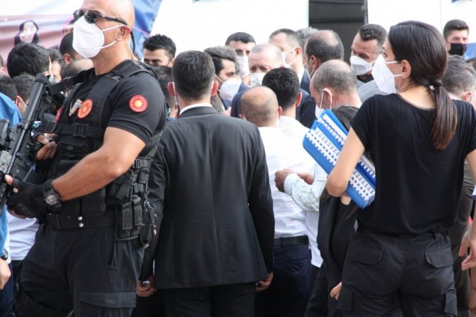 Cumhurbaşkanı Erdoğan Diyarbakır Annelerini kaldıkları çadırda ziyaret etti