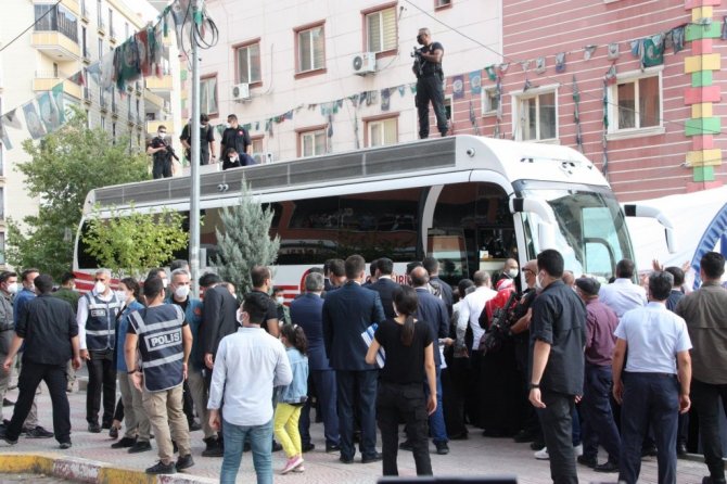 Cumhurbaşkanı Erdoğan Diyarbakır Annelerini kaldıkları çadırda ziyaret etti