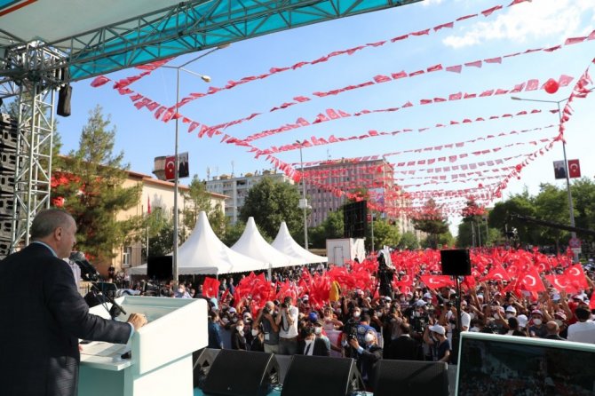 Cumhurbaşkanı Erdoğan, Diyarbakır’da 2.5 milyar liralık yüzlerce eserin açılışını yaptı