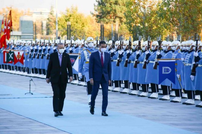 Cumhurbaşkanı Erdoğan, İspanya Hükümet Başkanı PerezCastejon’u resmi törenle karşıladı
