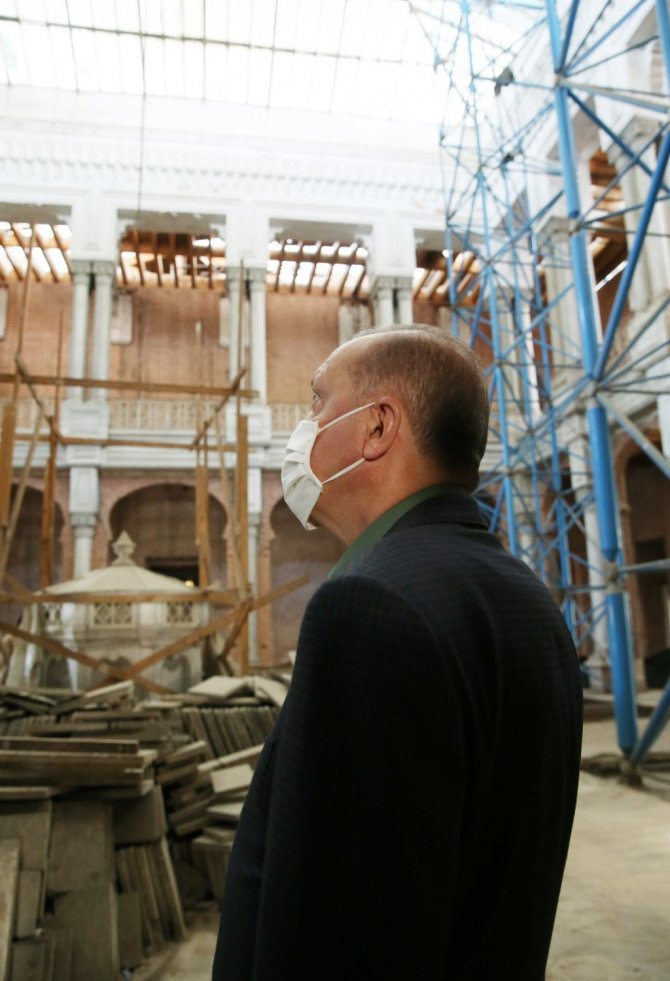 Cumhurbaşkanı Erdoğan, İstanbul’da çeşitli yerlerde incelemelerde bulundu