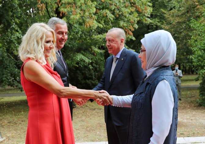 Cumhurbaşkanı Erdoğan Karadağ’da resmi törenle karşılandı