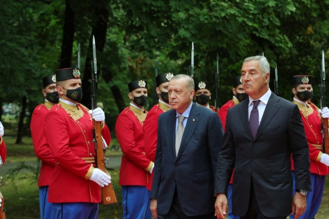 Cumhurbaşkanı Erdoğan Karadağ’da resmi törenle karşılandı