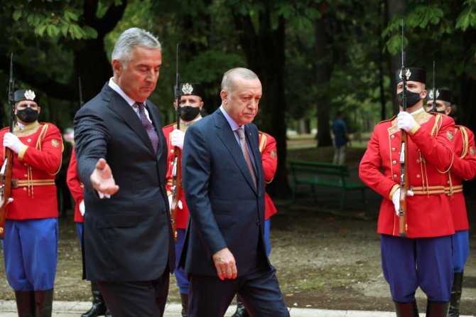 Cumhurbaşkanı Erdoğan Karadağ’da resmi törenle karşılandı