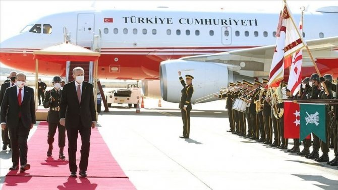 Cumhurbaşkanı Erdoğan, KKTC’de resmi törenle karşılandı