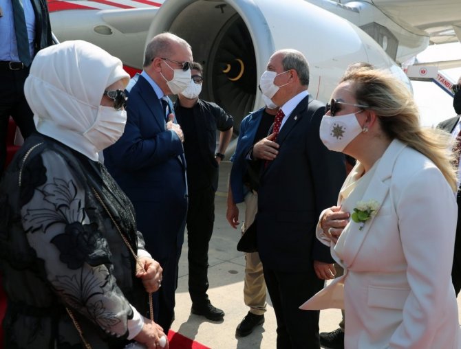 Cumhurbaşkanı Erdoğan, KKTC’de resmi törenle karşılandı