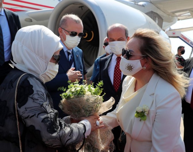 Cumhurbaşkanı Erdoğan, KKTC’de resmi törenle karşılandı