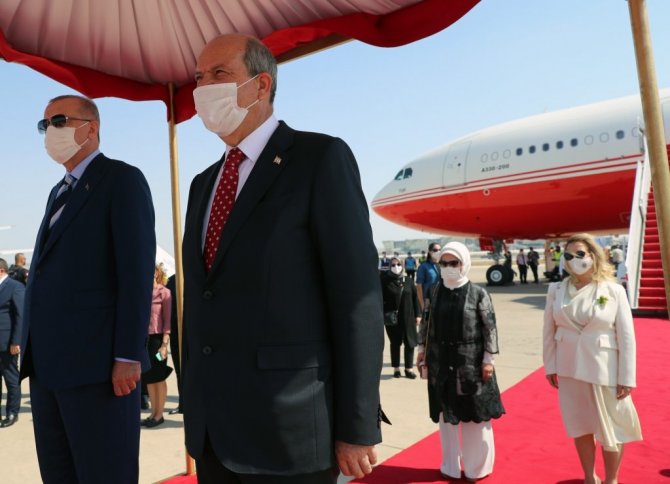 Cumhurbaşkanı Erdoğan, KKTC’de resmi törenle karşılandı
