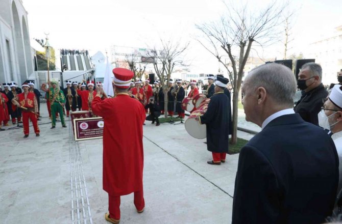 Cumhurbaşkanı Erdoğan: “Milletimizi küresel rüzgarların önünde savurmak isteyenlere inşallah meydanı bırakmayacağız”