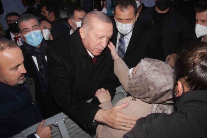 Cumhurbaşkanı Erdoğan: “O yumrukları millete değil, gücünüz yetiyorsa bize sallayın”