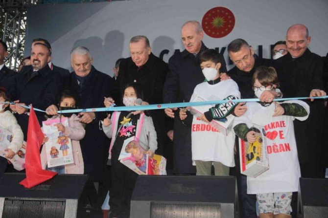 Cumhurbaşkanı Erdoğan: “O yumrukları millete değil, gücünüz yetiyorsa bize sallayın”