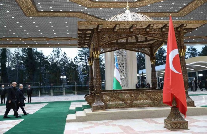 Cumhurbaşkanı Erdoğan, Özbekistan’da resmi törenle karşılandı