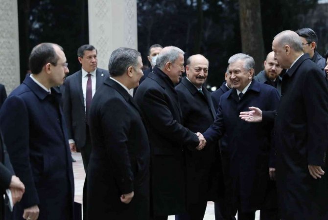 Cumhurbaşkanı Erdoğan, Özbekistan’da resmi törenle karşılandı