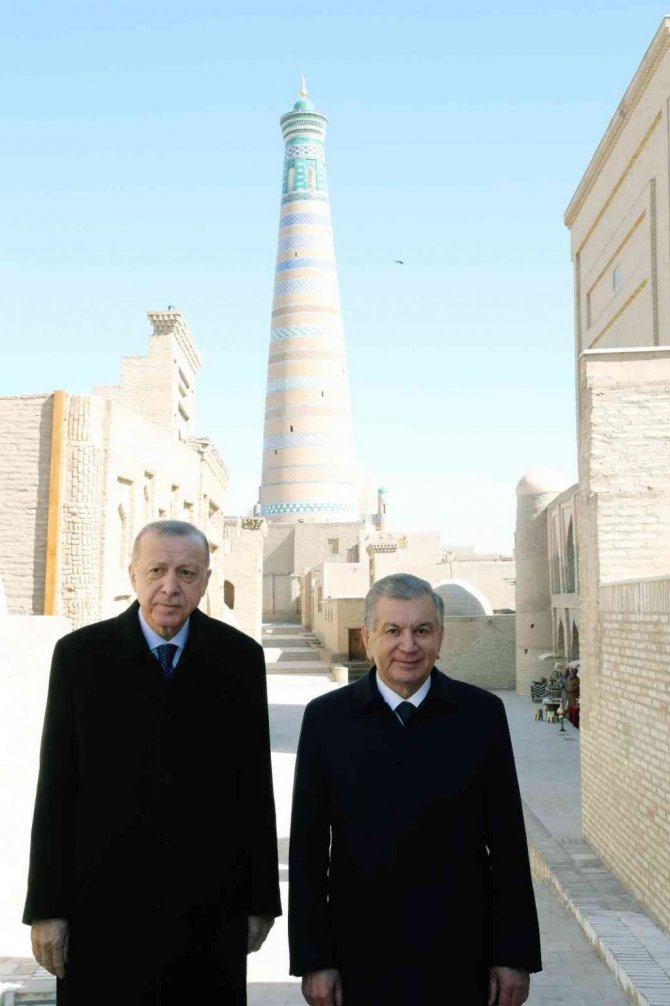 Cumhurbaşkanı Erdoğan, Özbekistan’da tarihi Hive kentini gezdi
