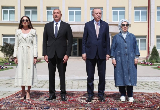 Cumhurbaşkanı Erdoğan, Şuşa’da resmi törenle karşılandı