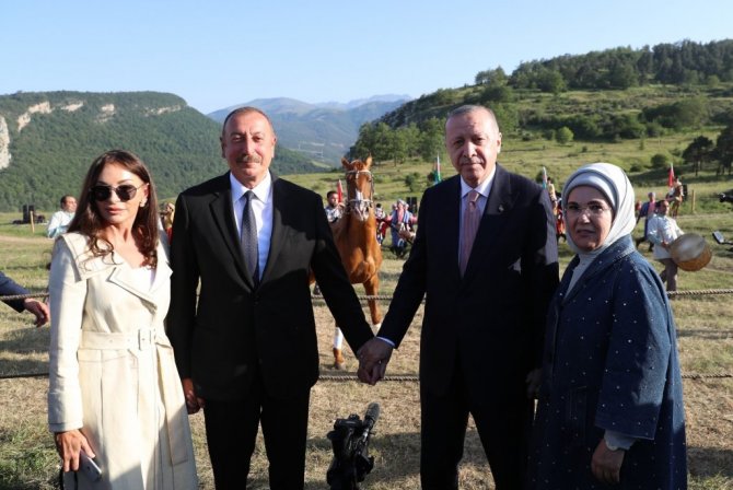 Cumhurbaşkanı Erdoğan, Şuşa’daki tarihi yerleri gezdi