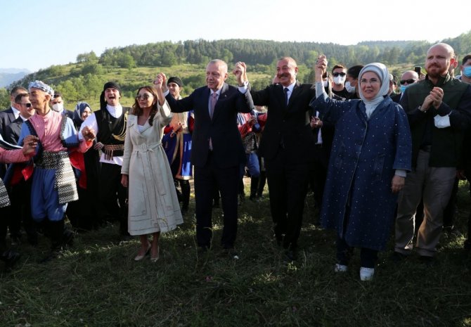 Cumhurbaşkanı Erdoğan, Şuşa’daki tarihi yerleri gezdi