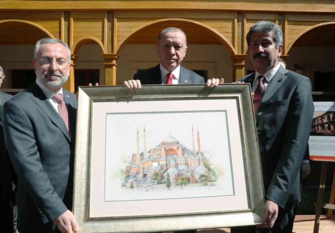 Cumhurbaşkanı Erdoğan: “Tek parti zihniyetinin bir utanç lekesini daha ortadan kaldırıyoruz”