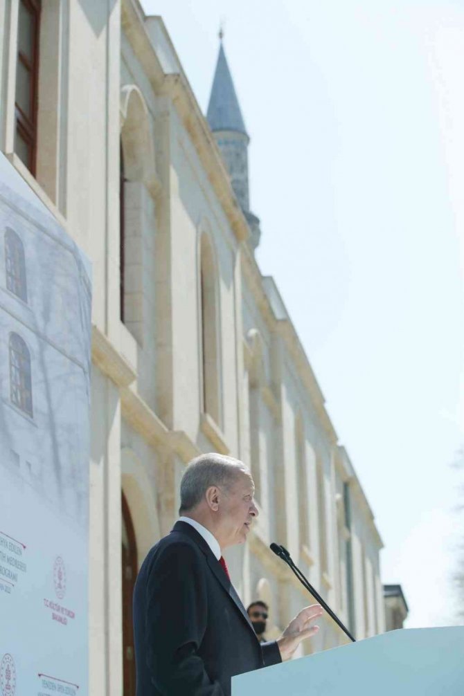 Cumhurbaşkanı Erdoğan: “Tek parti zihniyetinin bir utanç lekesini daha ortadan kaldırıyoruz”