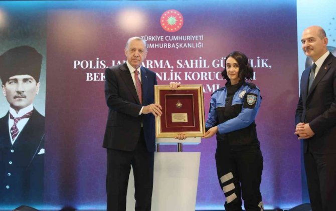 Cumhurbaşkanı Erdoğan: “Teröristlerin tepelerine biniyor, başlarını eziyoruz\