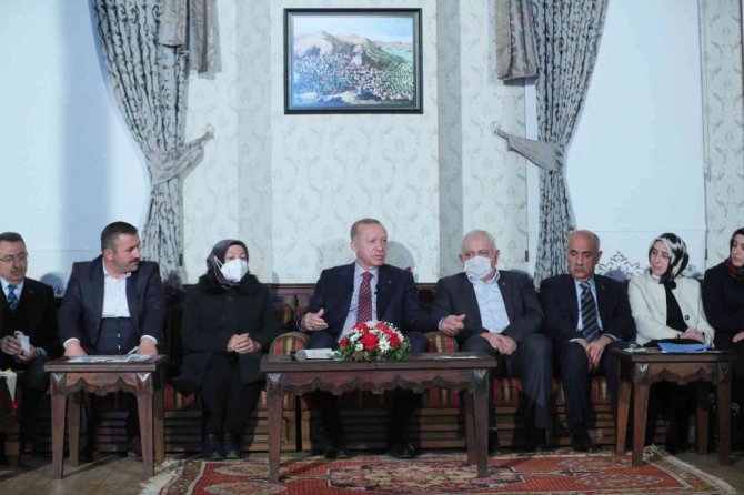 Cumhurbaşkanı Erdoğan, Tokat’ta çiftçilerle bir araya geldi