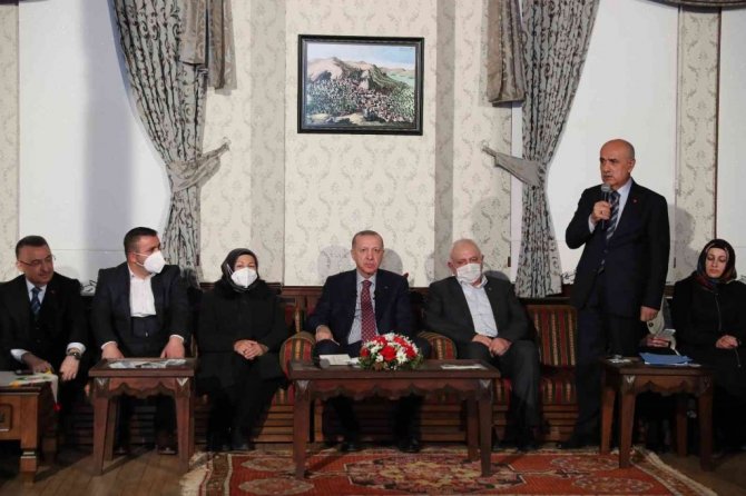 Cumhurbaşkanı Erdoğan, Tokat’ta çiftçilerle bir araya geldi