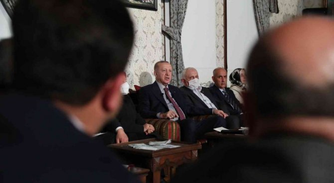 Cumhurbaşkanı Erdoğan, Tokat’ta çiftçilerle bir araya geldi