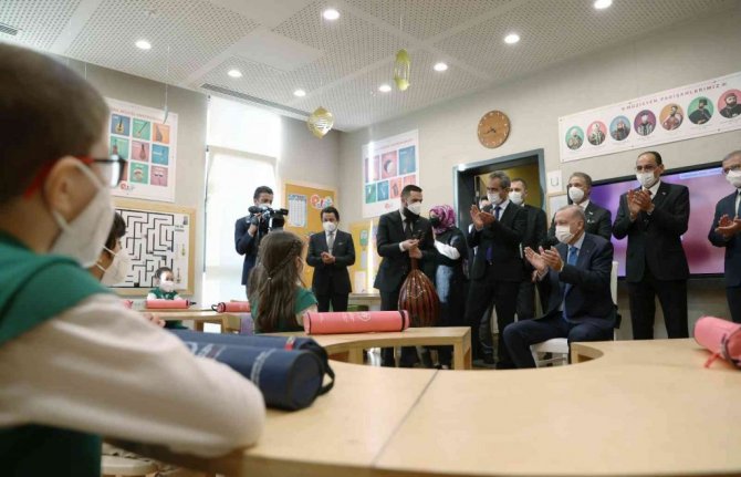 Cumhurbaşkanı Erdoğan, Üsküdar’daki Palet Türk Müziği İlkokulu’nun açılışı yaptı