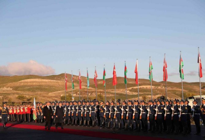 Cumhurbaşkanı Erdoğan, Zengilan’da resmi törenle karşılandı