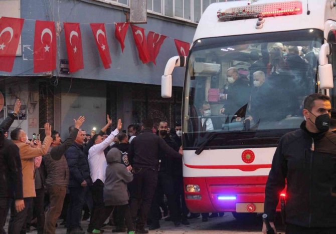 Cumhurbaşkanı Erdoğan’a Menemen’de yoğun ilgi