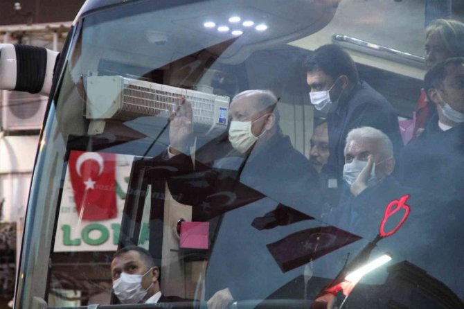 Cumhurbaşkanı Erdoğan’a Menemen’de yoğun ilgi