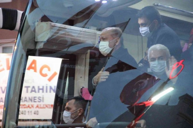 Cumhurbaşkanı Erdoğan’a Menemen’de yoğun ilgi