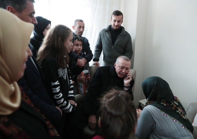 ErdoÄan, AnkaraânÄ±n GÃ¶lbaÅÄ± ilÃ§esinde bazÄ± evlere Ã§at kapÄ± ziyaretlerde bulundu. ile ilgili gÃ¶rsel sonucu