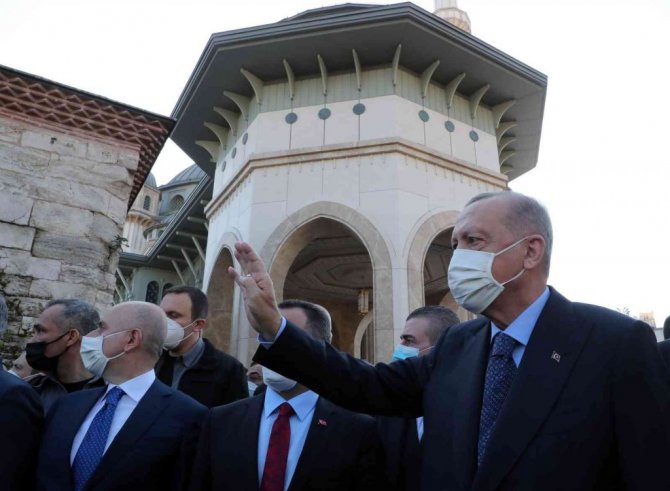 Cumhurbaşkanı Recep Tayyip Erdoğan, Cuma namazını Taksim Camii’nde kıldı