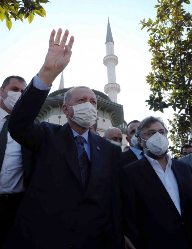 Cumhurbaşkanı Recep Tayyip Erdoğan, Cuma namazını Taksim Camii’nde kıldı