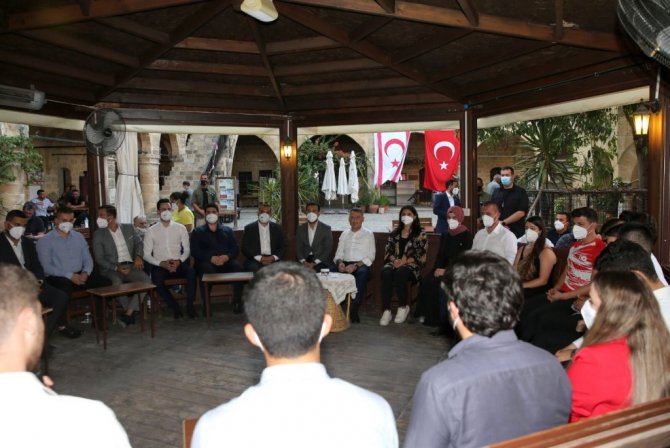 Cumhurbaşkanı Yardımcısı Oktay, KKTC’de gençlerle bir araya geldi