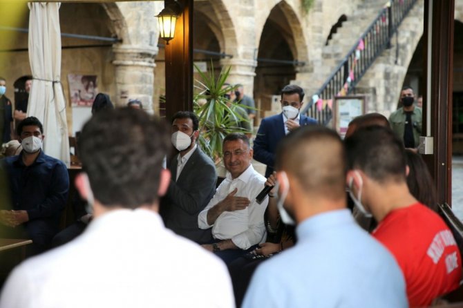 Cumhurbaşkanı Yardımcısı Oktay, KKTC’de gençlerle bir araya geldi