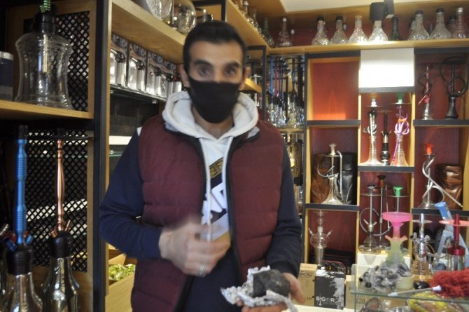 Dedesi ceviz kırıyordu, göktaşı olduğunu iddia etti