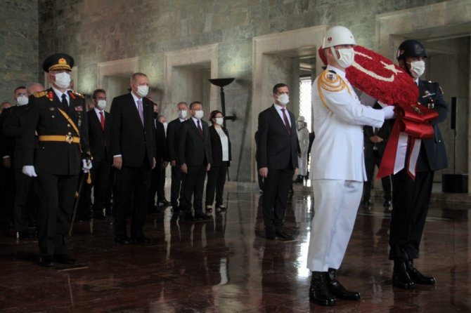 Devlet erkanı Büyük Zafer’in 99’uncu yıl dönümünde Anıtkabir’de