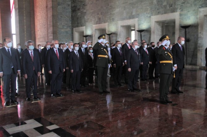 Devlet erkanı Büyük Zafer’in 99’uncu yıl dönümünde Anıtkabir’de