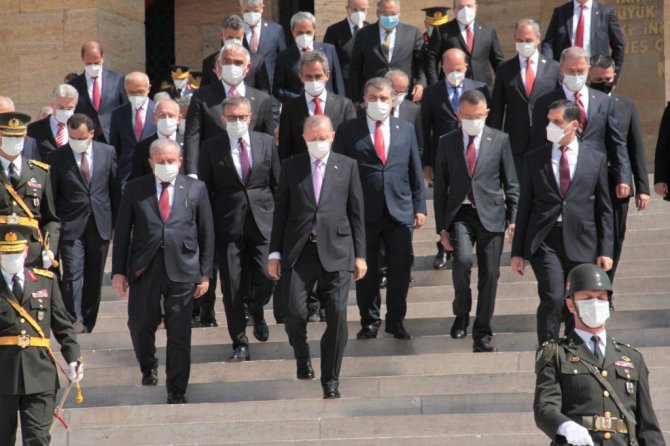 Devlet erkanı Büyük Zafer’in 99’uncu yıl dönümünde Anıtkabir’de